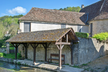 Wall Mural - lavoir en bordure de la rivière