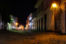 Rua Do Centro Histórico De Paraty à Noite
