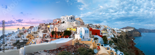 Fotografía Picturesque panorama, Old Town of Oia or Ia on the island Santorini, white house