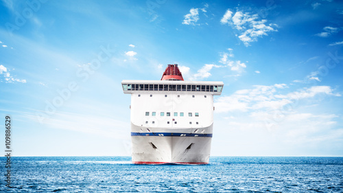 Fotomural Luxury cruise ship in navigation - front view