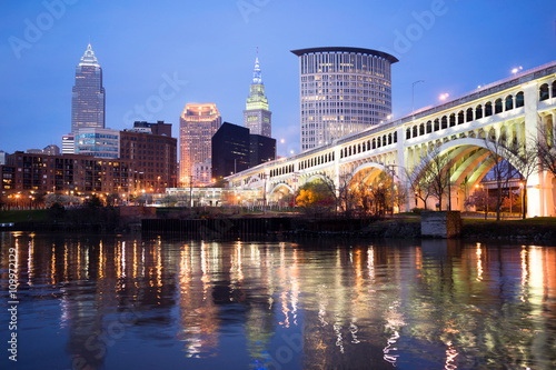 Fotografie, Obraz Cleveland Ohio Downtown City Skyline Cuyahoga River