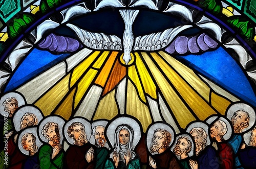 Naklejka na drzwi stained glass window depicting Pentecost