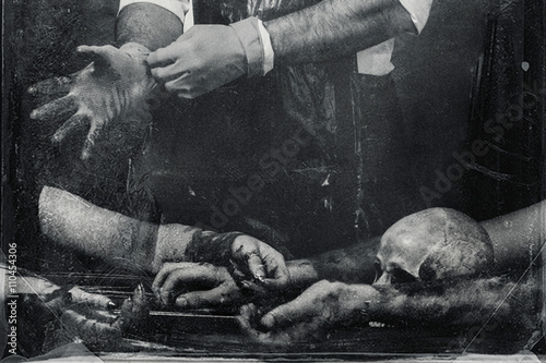 Fotomural Hands of a maniac wearing rubber gloves