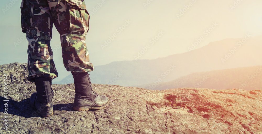 Soldier on the top of a mountain - obrazy, fototapety, plakaty 