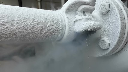 liquid oxygen dropping frome tube connection