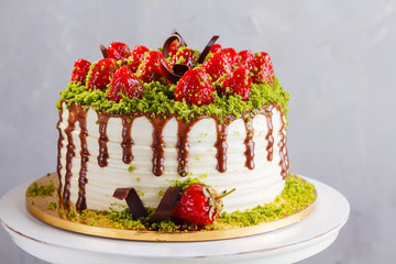 Wall Mural - Strawberry and pistachio mousse cake