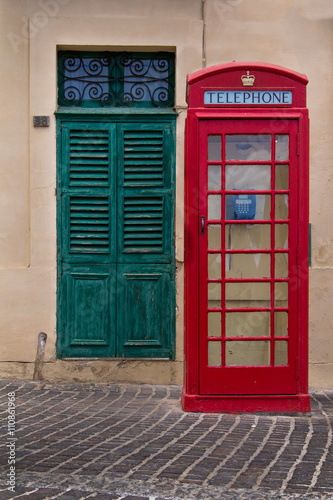 Naklejka na drzwi Gate and a telephone cabin