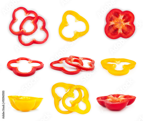 Fotografía collection of red and green slices of bell pepper isolated on wh