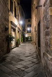 Fototapeta Uliczki - Small streets at night in Lucca