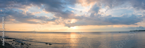 Fotografía Sunset and ocean view on paradise beach Negara - Bali Island, In