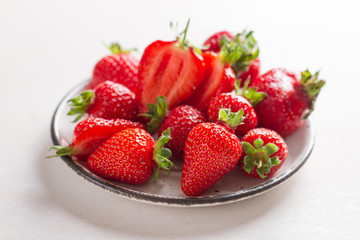 Canvas Print - Fresh strawberry on plate