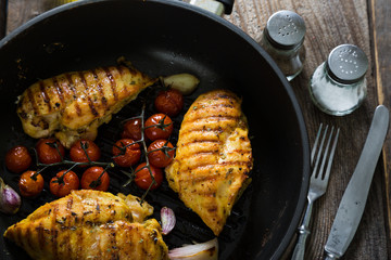 Canvas Print - Grilled chicken breast with vegetables