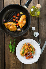 Canvas Print - Grilled chicken breast with vegetables