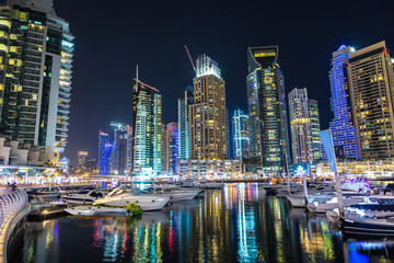 Fototapete - Dubai marina at night