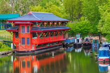 Floating Chinese Restaurant On Regent’s Canal