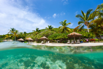  Piękna tropikalna plaża na Karaibach