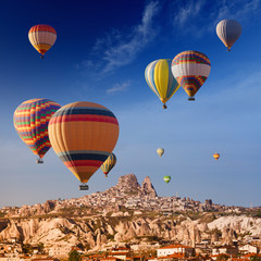 Canvas Print - Hot air balloons near Uchisar castle