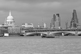 Fototapeta  - bridge thames      river windows in the city of london home and