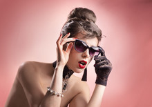 Girl With Retro - Hairstyle, Sunglasses, Gloves, Very Similar To The Famous Actress