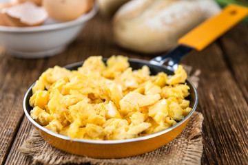 Wall Mural - Pan with scrambled Eggs (selective focus)