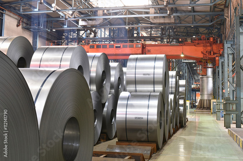 Fotomural Blechrollen in einem Stahl- und Walzwerk - Schwerindustrie: Herstellung von Blec
