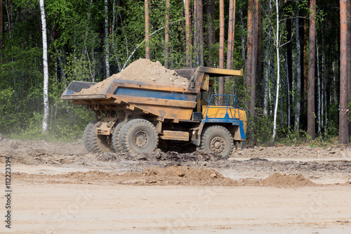 Zdjęcie XXL Duża żółta ciężarówka górnicza