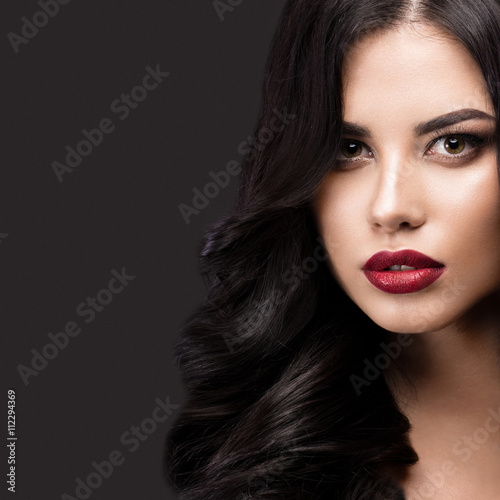 Poster Beautiful brunette model: curls, classic makeup and red lips