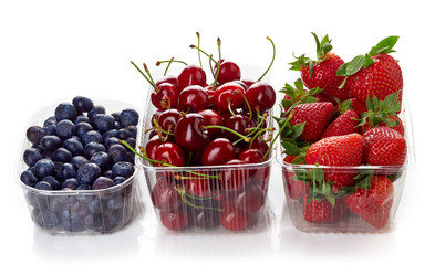 Wall Mural - Blueberry, cherry and strawberry in plastic container box isolat