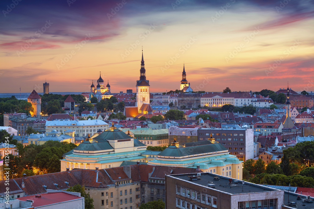 Obraz na płótnie Tallinn. Image of Old Town Tallinn in Estonia during sunset. w salonie