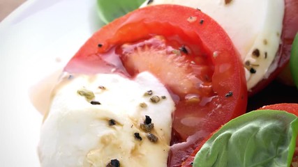 Canvas Print - Rotating Tomato Mozzarella Salad as not loopable 4K footage