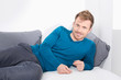 © tunedin - Mann, Couch, entspannt, relaxed, Freizeit