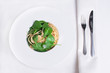© Anna Mazurowska - Spaghetti z zielonym szpinakiem, danie wegetariańskie podane w eleganckiej restauracji.