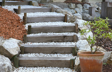 Wall Mural - Escalier de jardin en bois et gravier