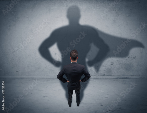 Fotomural Exitoso hombre de negocios con la sombra de superhéroes