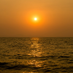 Wall Mural - beautiful sunset above the sea