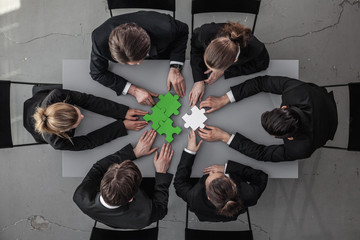 Wall Mural - Business people assembling puzzle