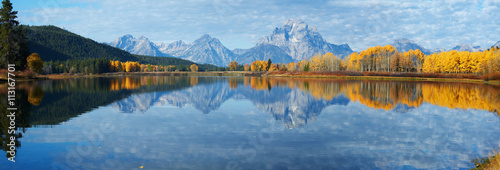 Cuadros en Lienzo Autumn landscape in Yellowstone, Wyoming, USA
