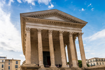 Wall Mural - Maison Carrée à Nîmes, Languedoc, Occitanie