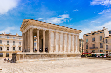 Wall Mural - Maison Carrée à Nîmes en Languedoc, Occitanie