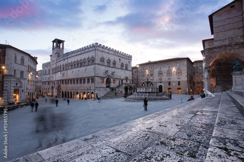 Cuadros en Lienzo View of Piazza IV Novembre, Perugia, Umbria, Italy