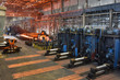 Schwerindustrieanlage: Produktions-Fliessband in einem Stahl und Walzwerk - Warmwalzstraße // Heavy industrial steel plant 