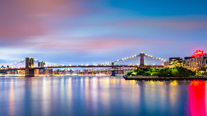 Wall Mural - Illuminated Brooklyn Bridge at dusk viewed from Pier2 park in New Yok City