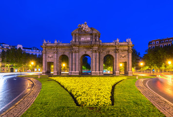 Wall Mural - Night view of Puerta de Alcala in Madrid, Spain