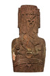 Mit Halbreliefs des Vogelmannes verzierter Rücken einer Moai Statue auf der Osterinsel.