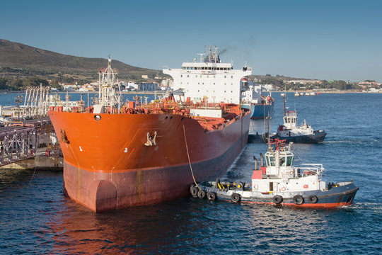 Fototapete - Chemical tanker during mooring operation in port.
