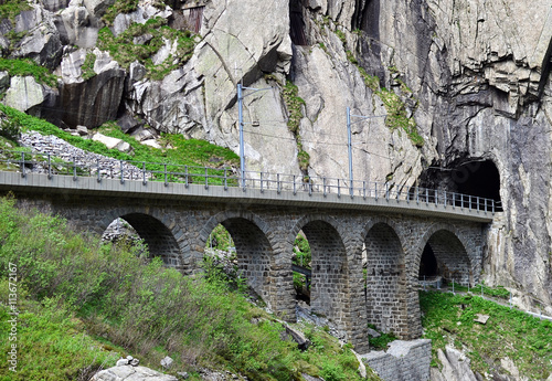 Teufelsbrücke über der Teufelsschlucht in Uri / Schweizeralpen Stock