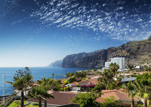 Fotografía los gigantes cliffs landmark in south tenerife island spain