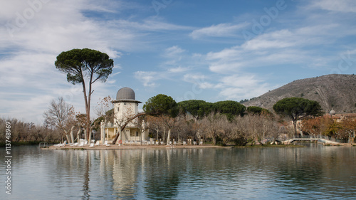 Fotografía Timelapse of the thermal lake of Termas Pallares in Alhama de Aragon, Zaragoza (Spain), during a Autumn day