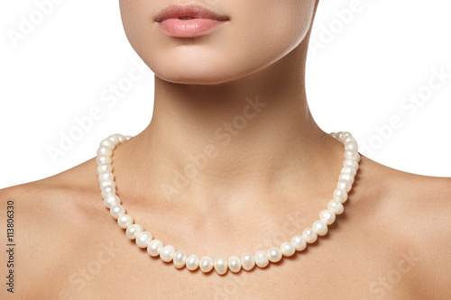 Cuadros en Lienzo Beautiful fashion pearls necklace on the neck