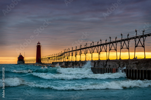 Cuadros en Lienzo Sunset at the Grand Haven South Pierhead Inner Light with Entrance Light in back